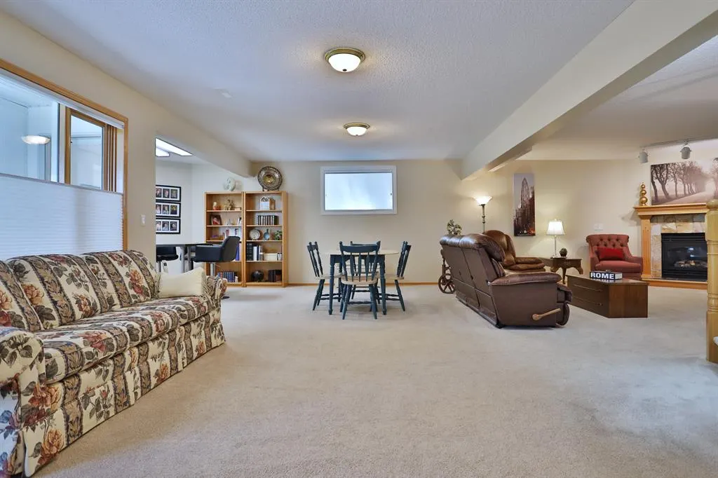 185 Hamptons Square NW