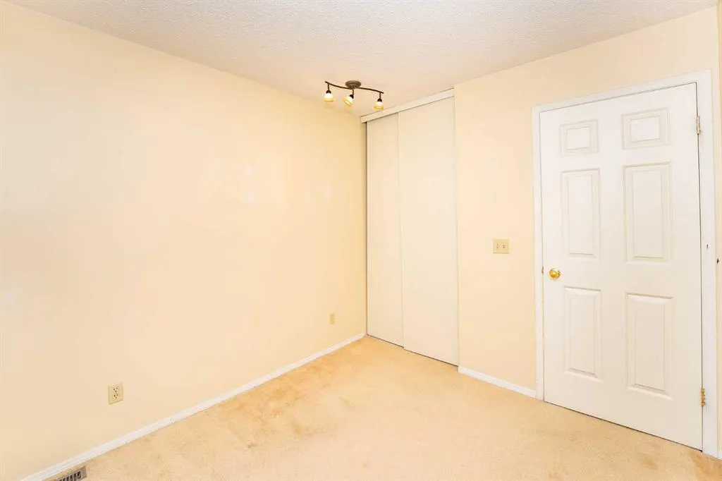215 Coachway Lane SW