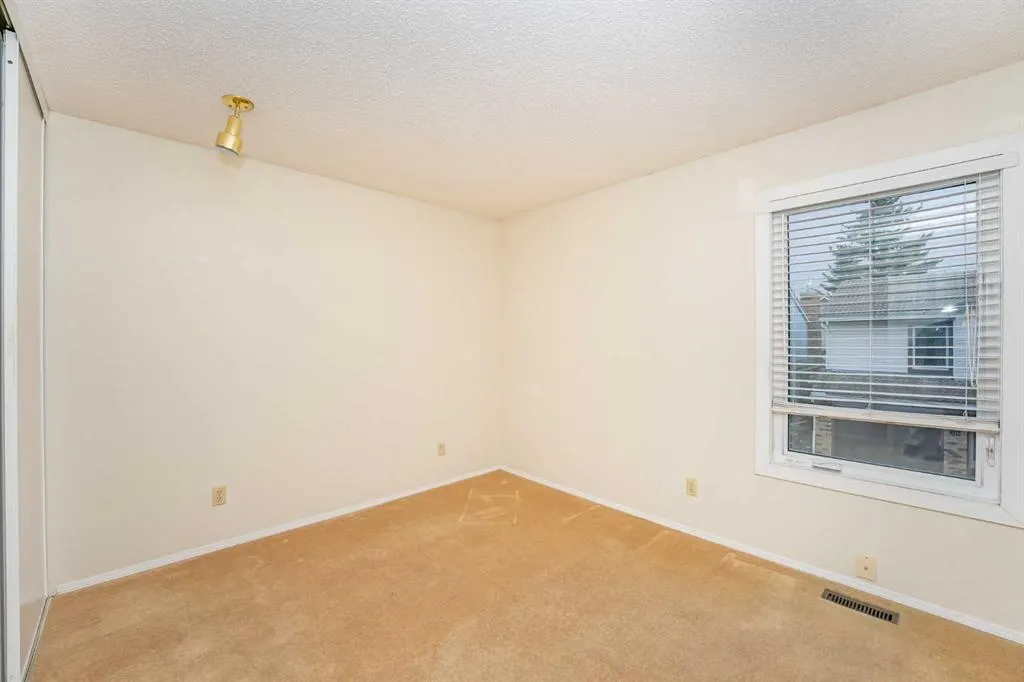 215 Coachway Lane SW