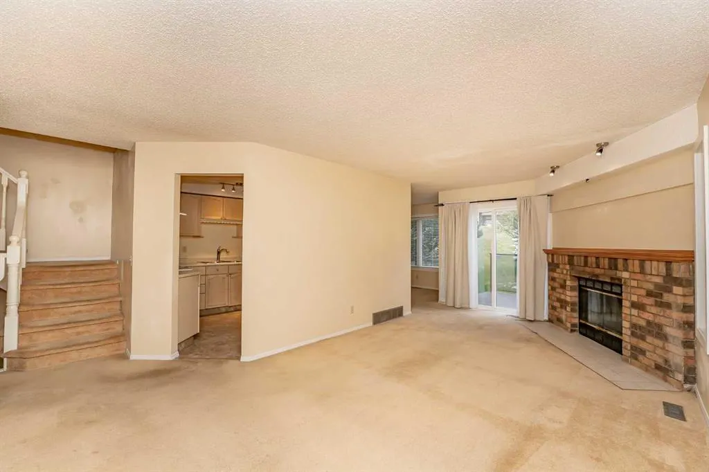 215 Coachway Lane SW