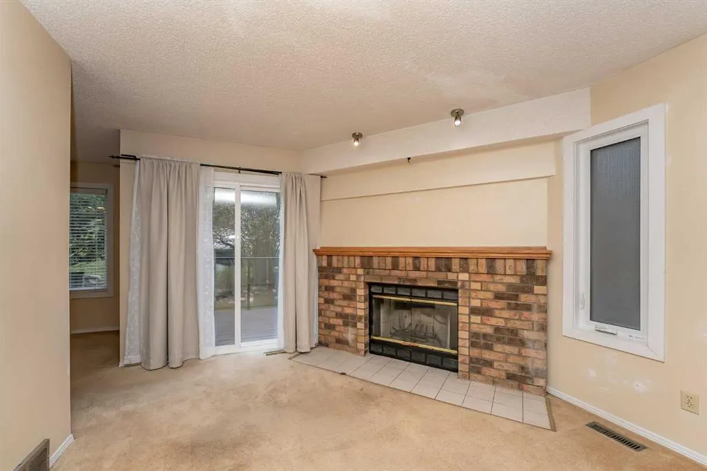 215 Coachway Lane SW
