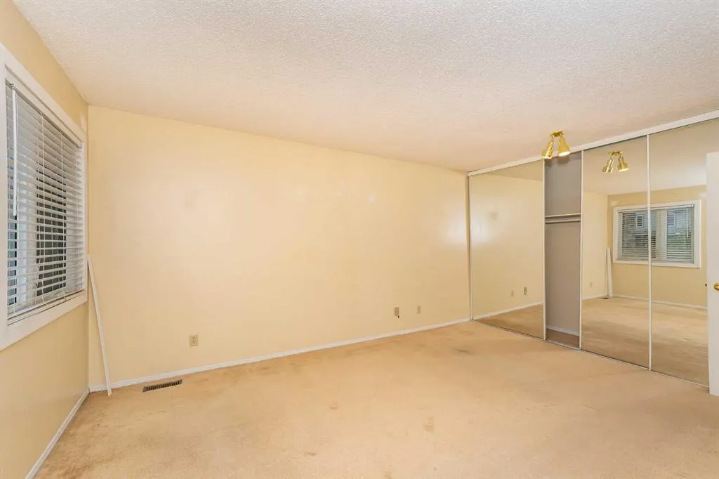 215 Coachway Lane SW