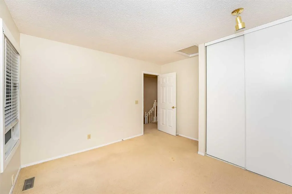 215 Coachway Lane SW