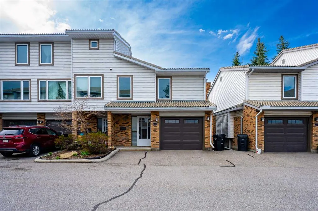 215 Coachway Lane SW