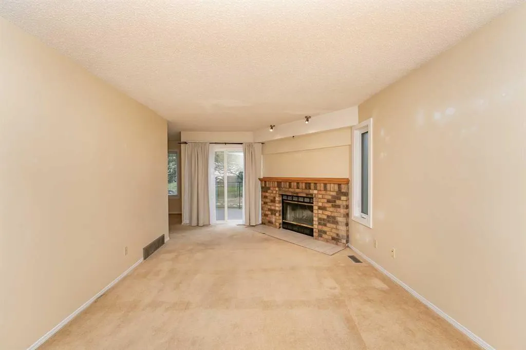 215 Coachway Lane SW