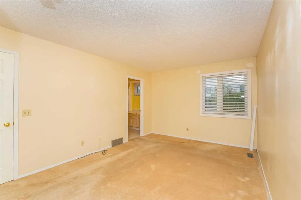 215 Coachway Lane SW