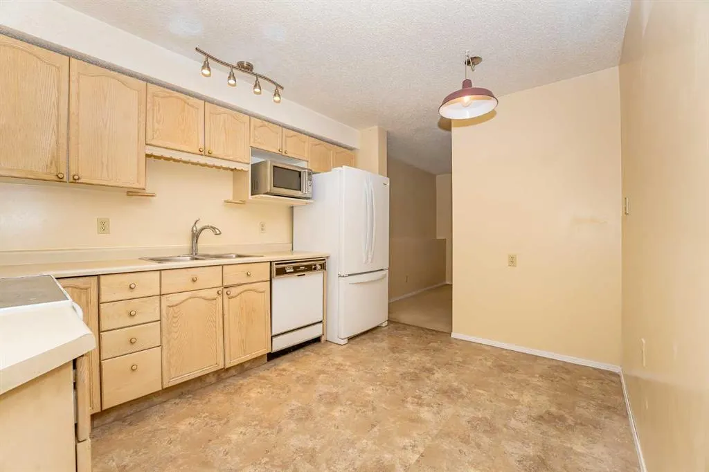 215 Coachway Lane SW
