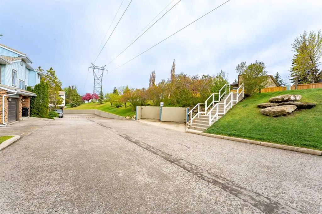 215 Coachway Lane SW