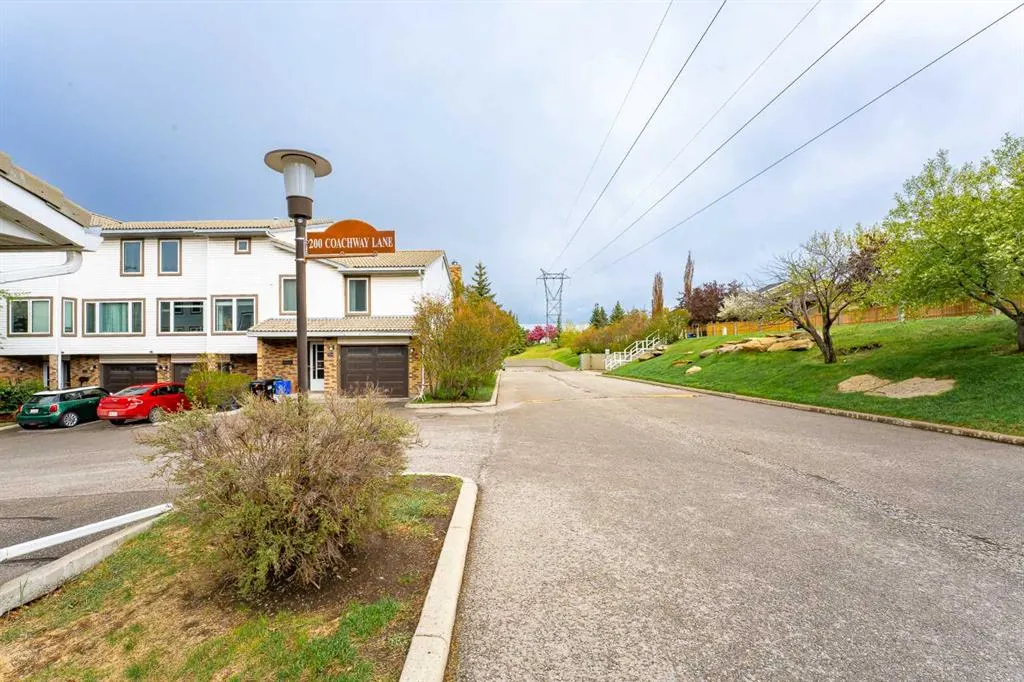215 Coachway Lane SW