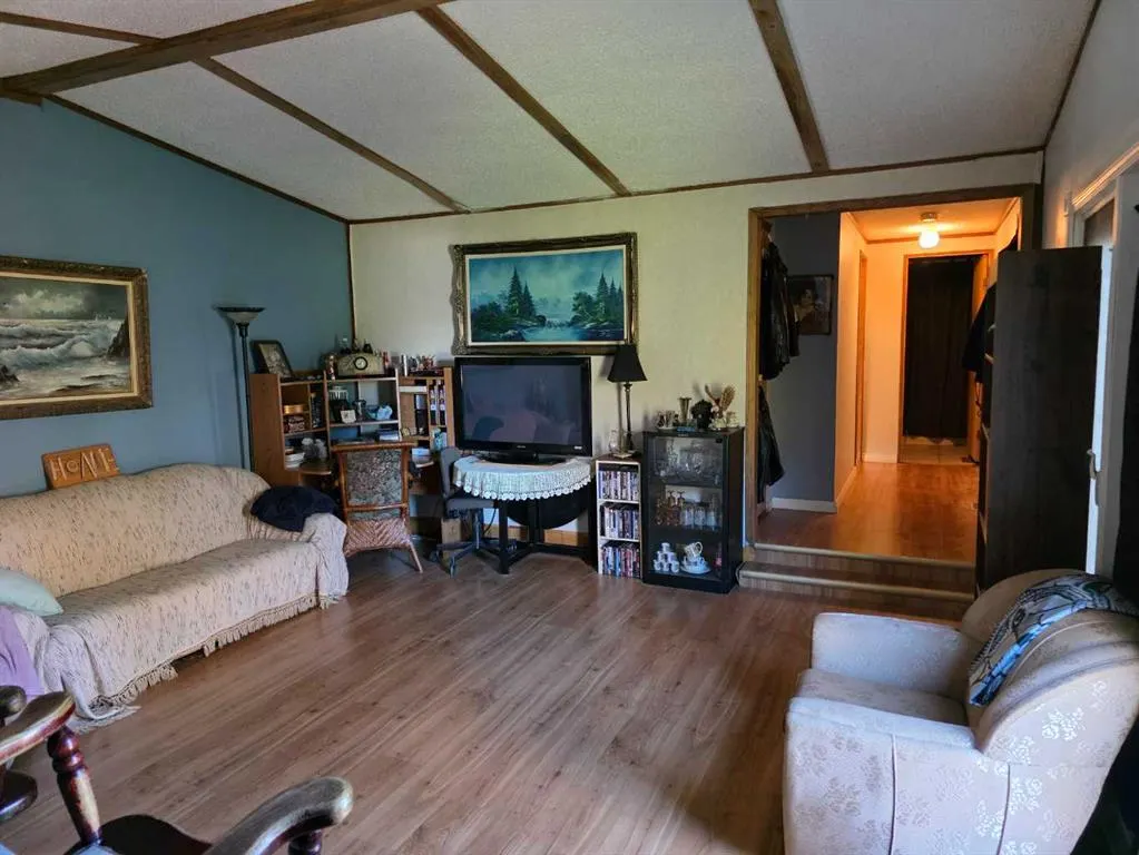 27 62045 Township Road 462