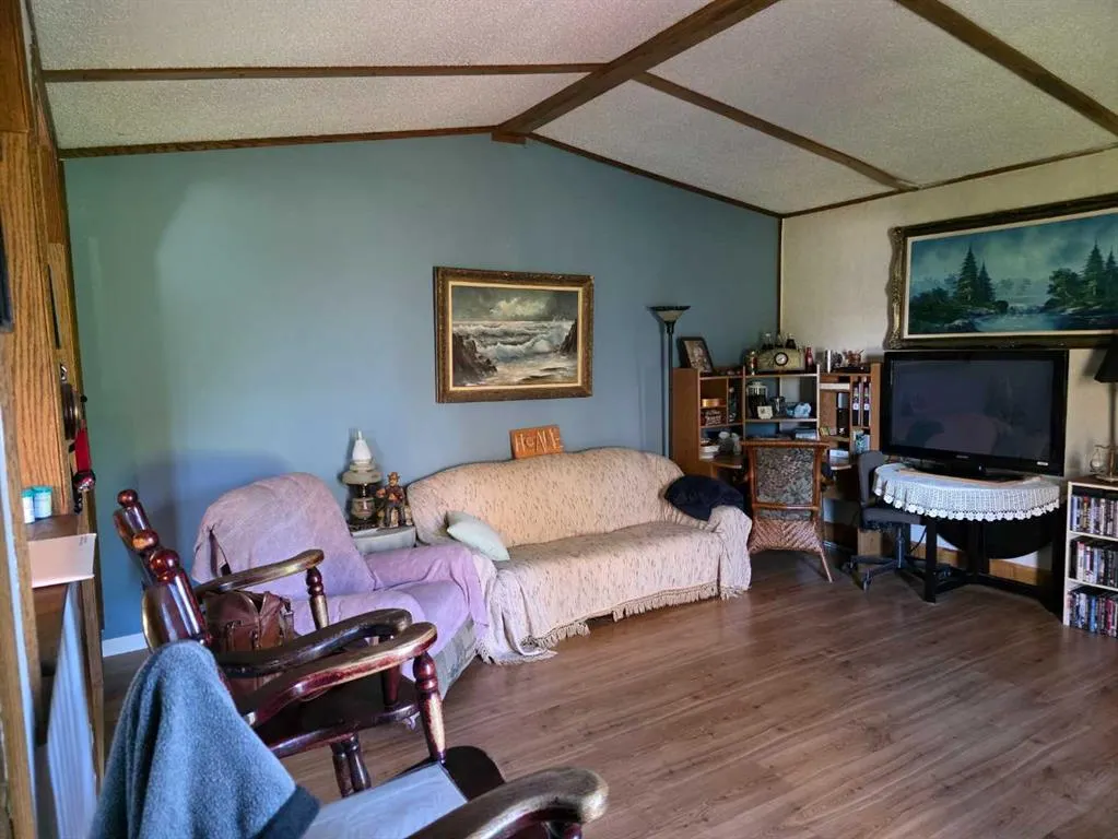 27 62045 Township Road 462