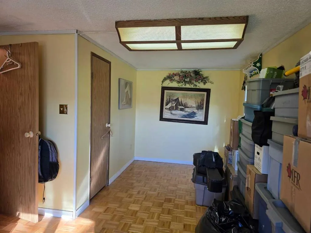 27 62045 Township Road 462