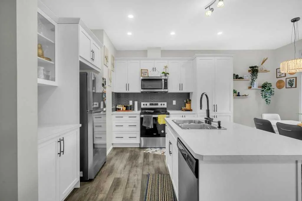 749 Windrow Manor SW