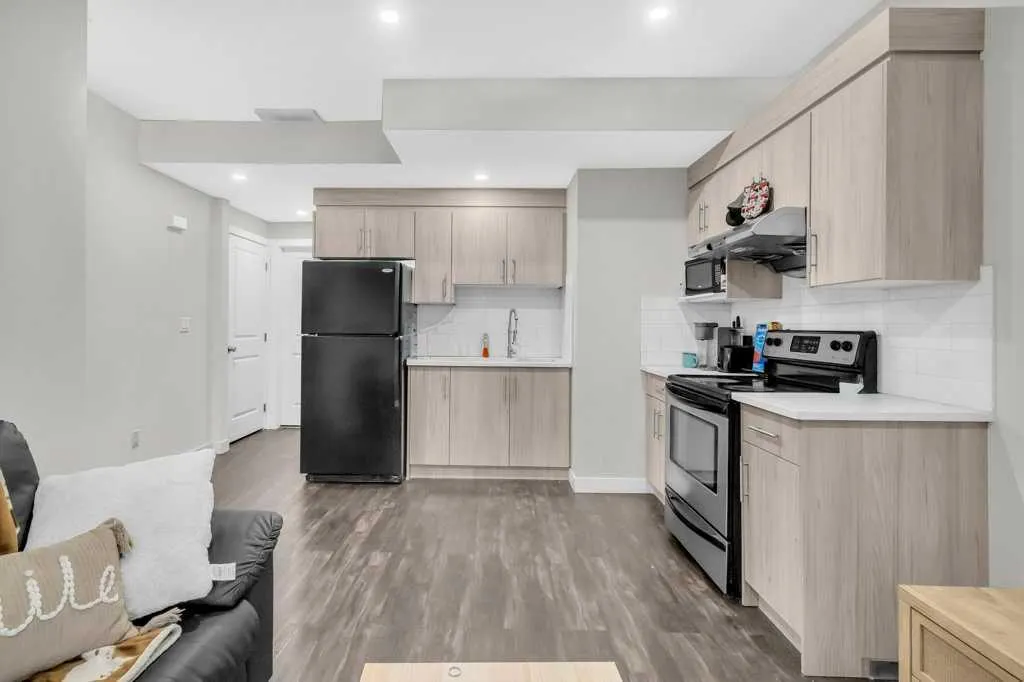 749 Windrow Manor SW