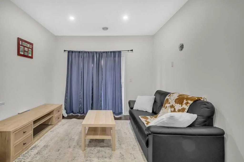 749 Windrow Manor SW