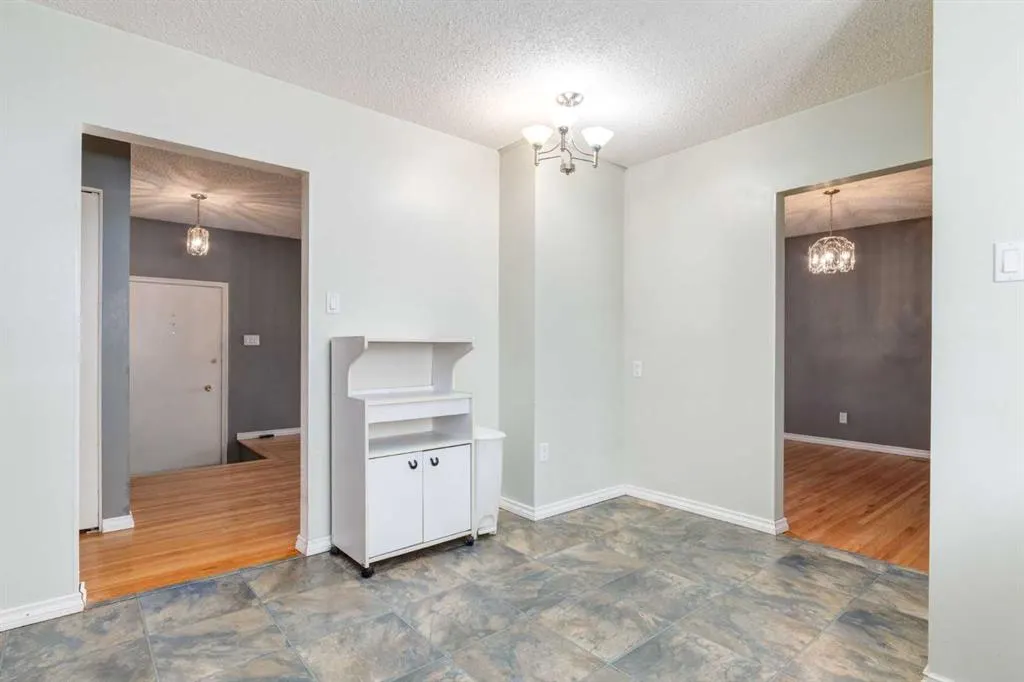 244 Maple Court Crescent SE