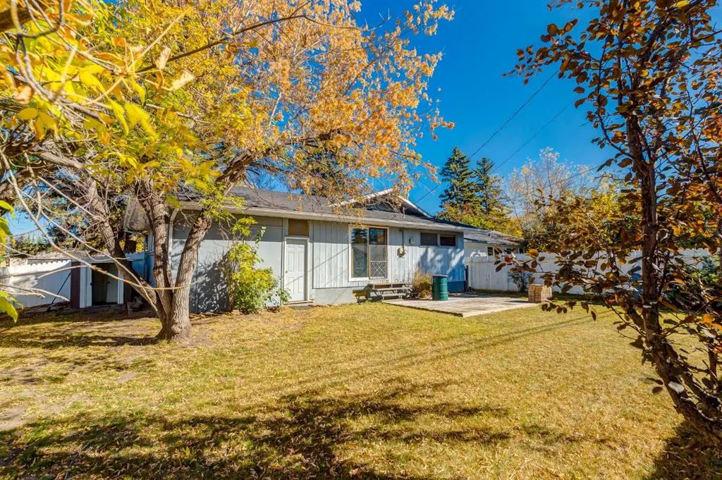 244 Maple Court Crescent SE