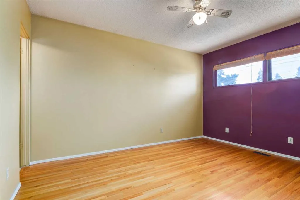 244 Maple Court Crescent SE