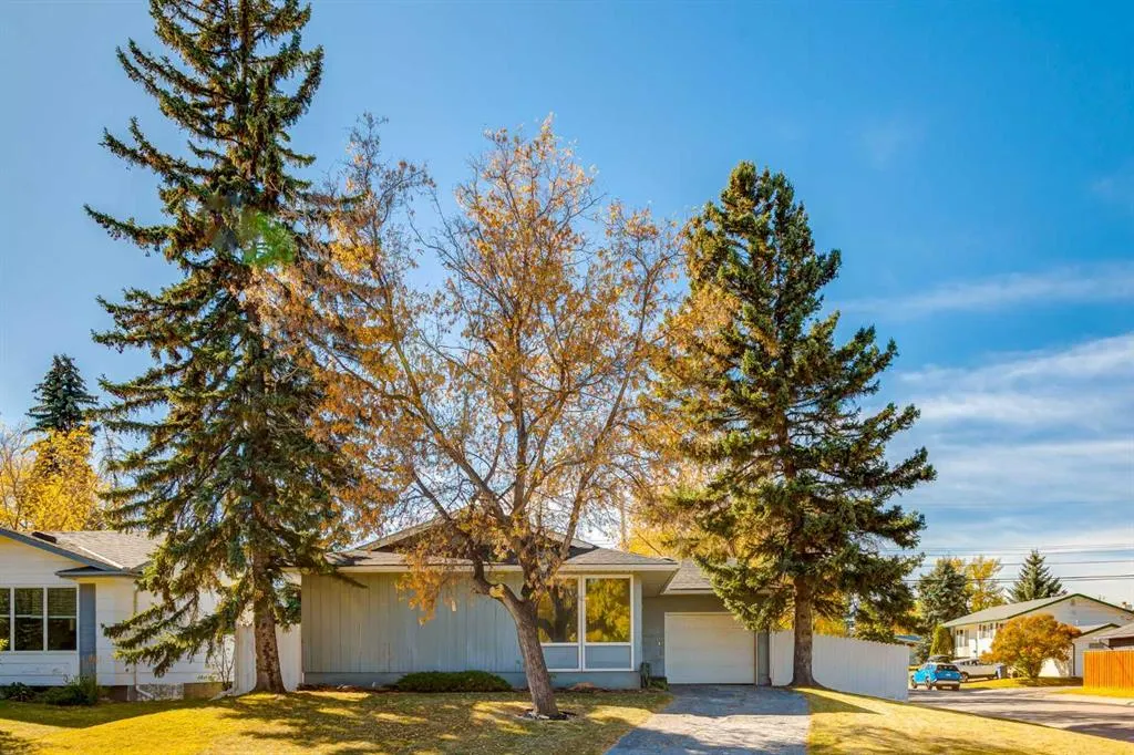 244 Maple Court Crescent SE