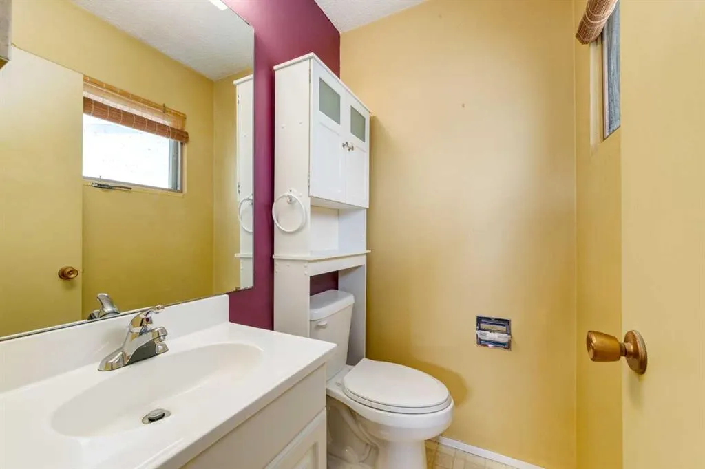 244 Maple Court Crescent SE