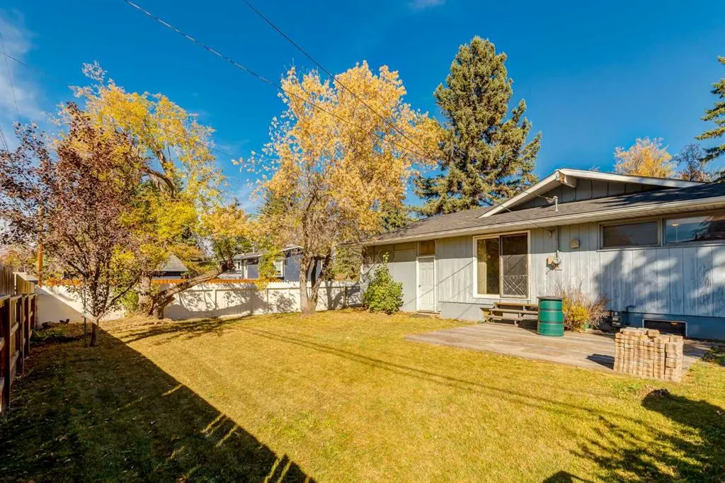 244 Maple Court Crescent SE
