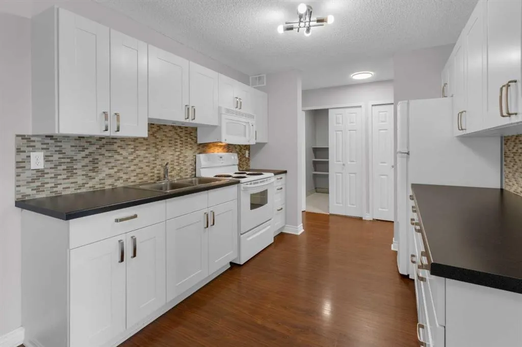 3606 Erlton Court SW, #204