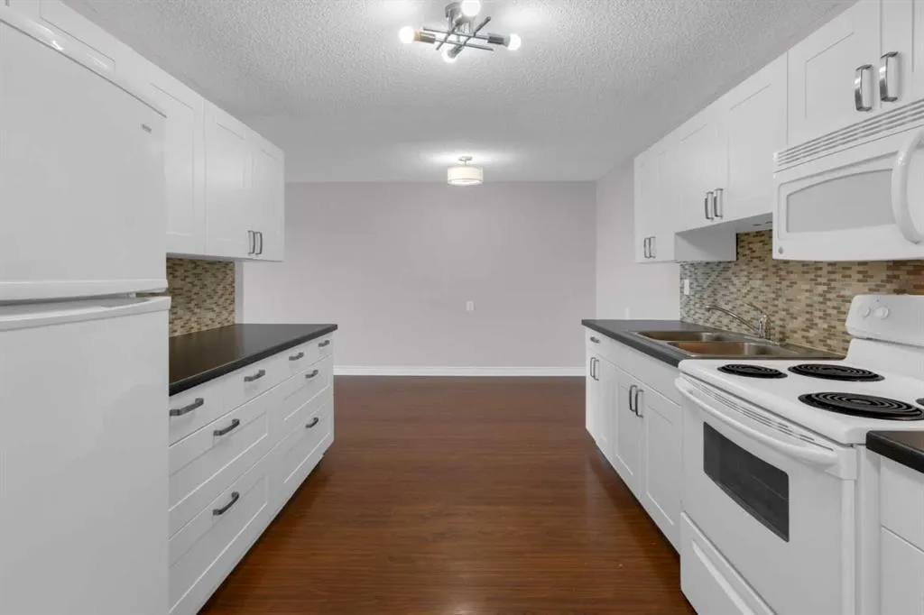 3606 Erlton Court SW, #204