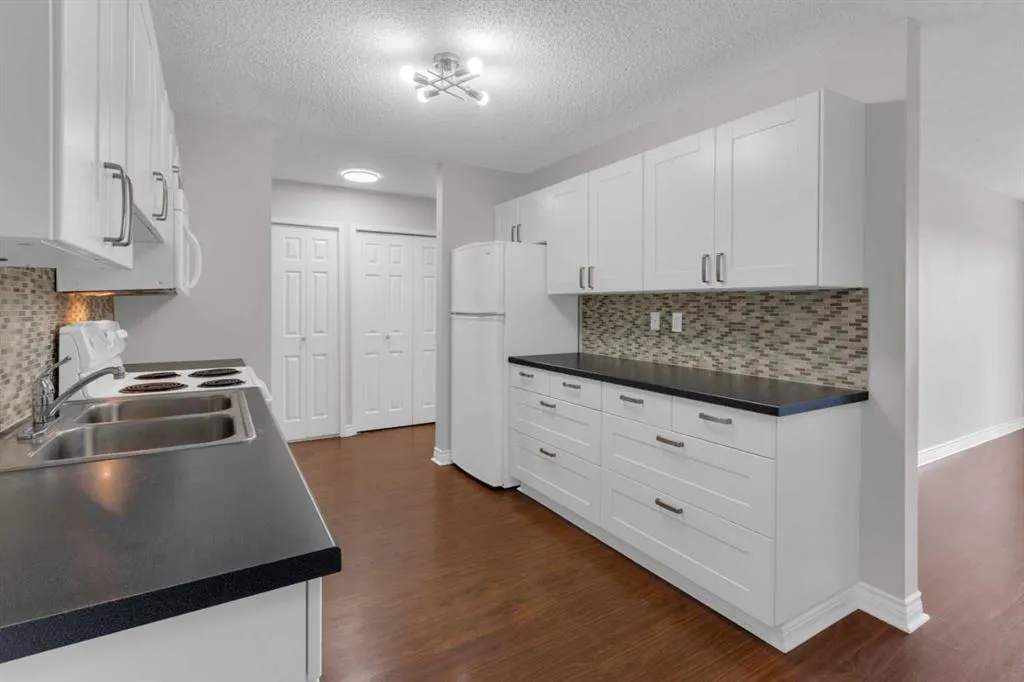 3606 Erlton Court SW, #204