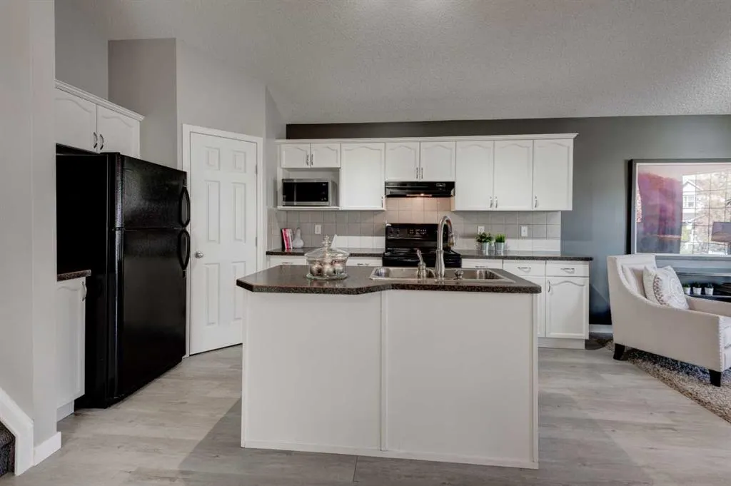64 cimarron grove Close