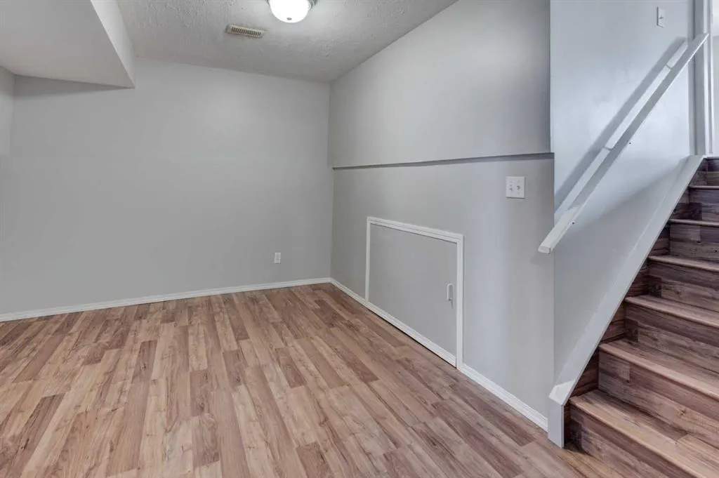 64 cimarron grove Close