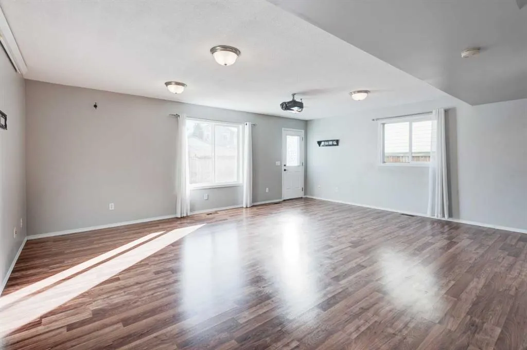 64 cimarron grove Close