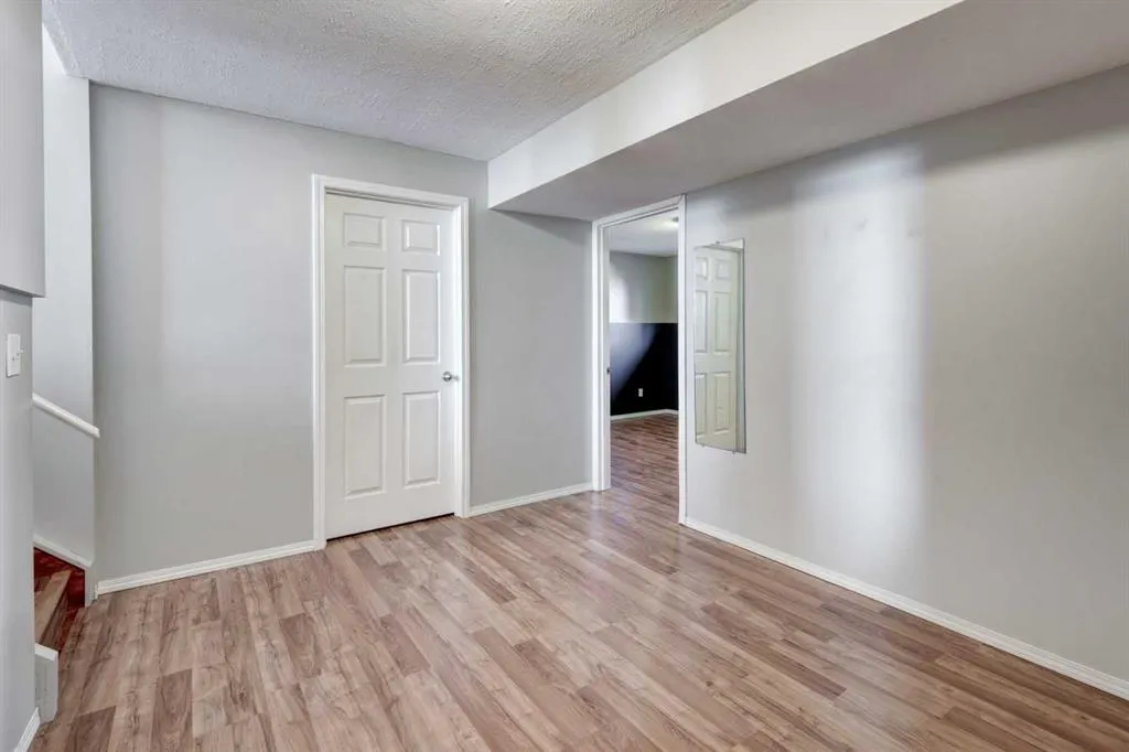 64 cimarron grove Close