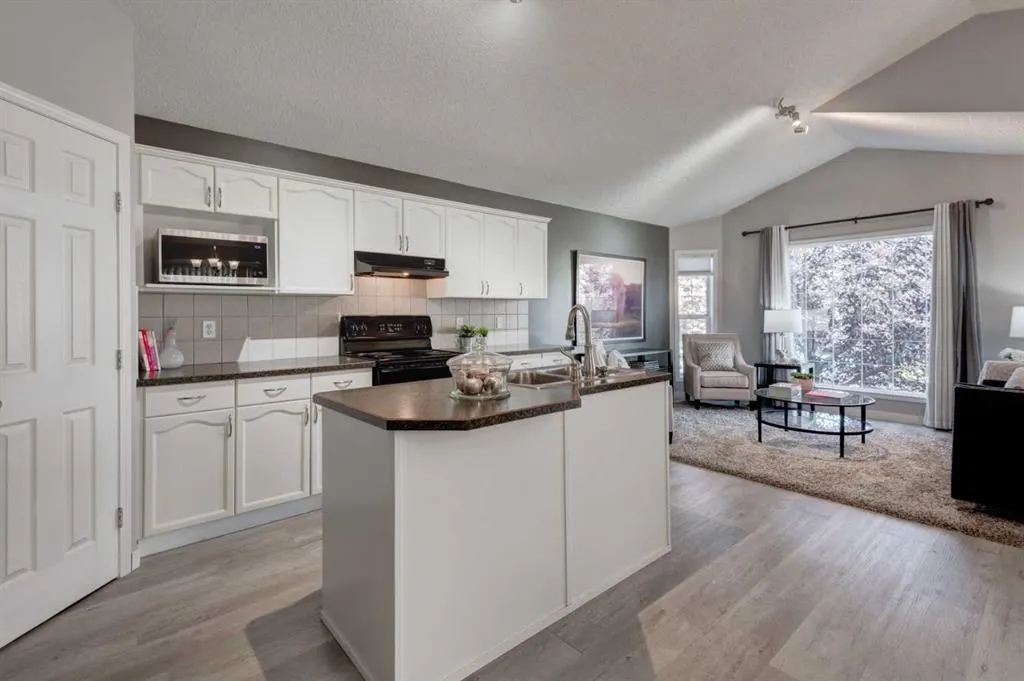 64 cimarron grove Close