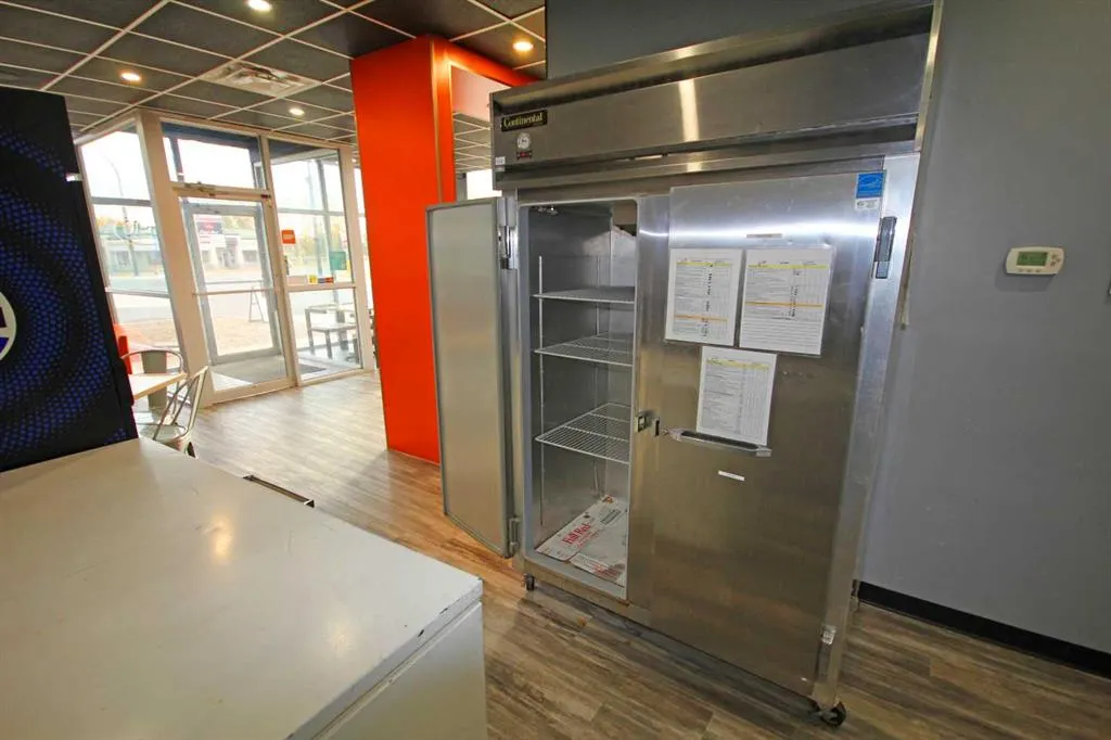 5004 46 Street, #1