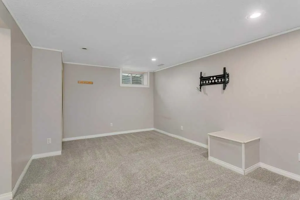 7 Nellis Avenue