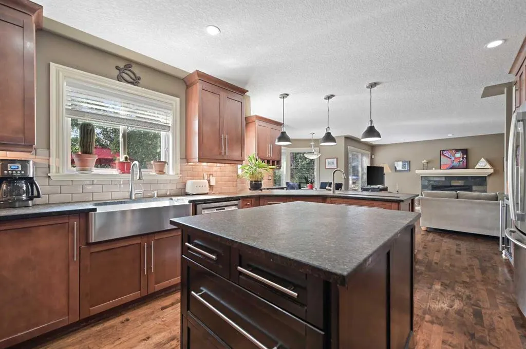 41 Strathridge Crescent SW