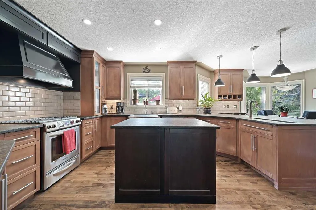 41 Strathridge Crescent SW