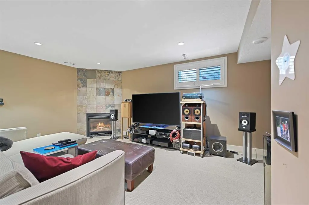 41 Strathridge Crescent SW