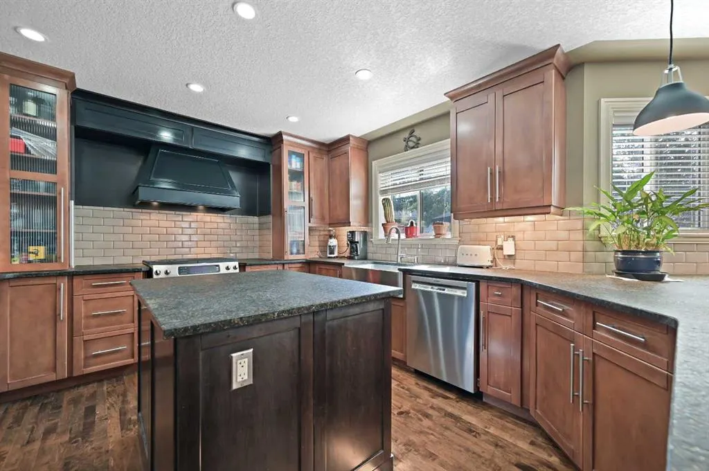 41 Strathridge Crescent SW