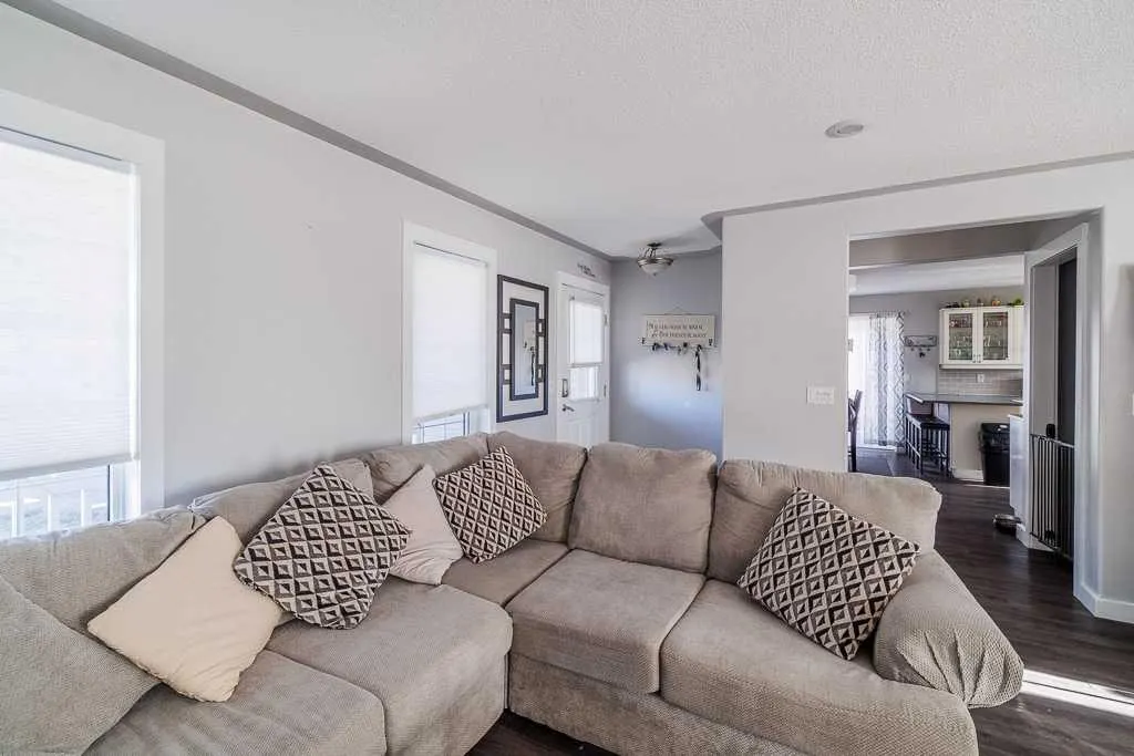 65 Fern Glade Crescent