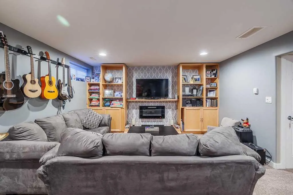 65 Fern Glade Crescent