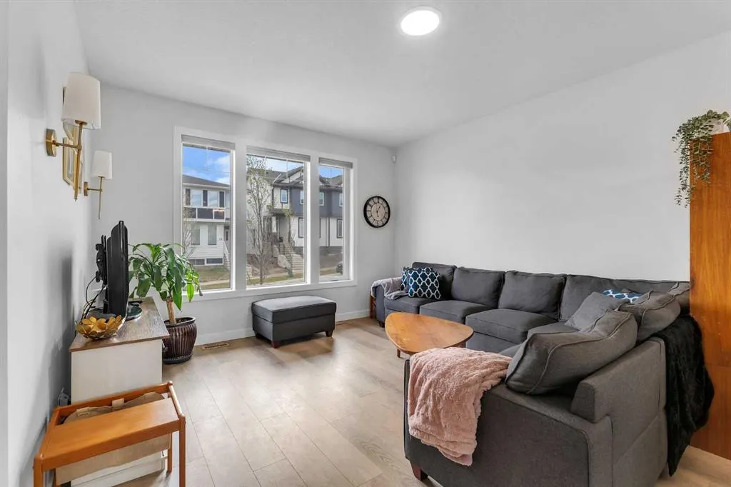 17 Veranda Boulevard SW