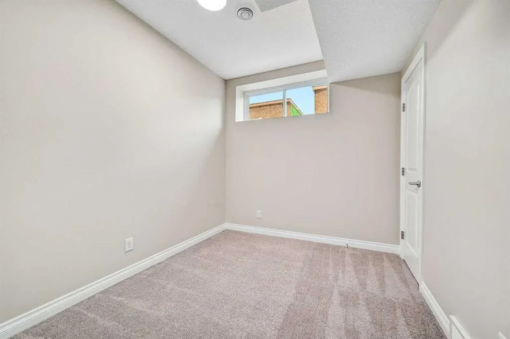 17 Veranda Boulevard SW