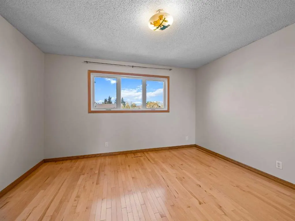 47 Elk Hill SE