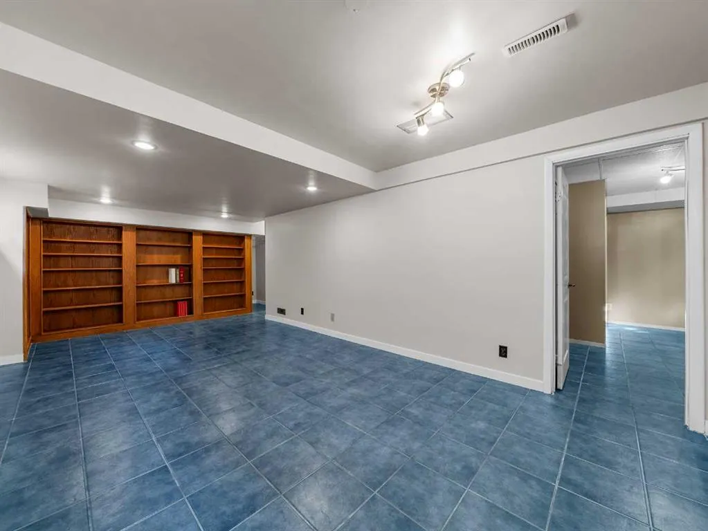 47 Elk Hill SE
