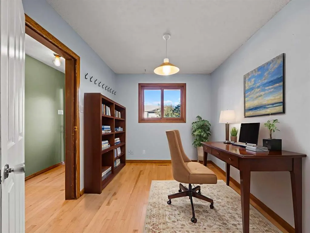 47 Elk Hill SE