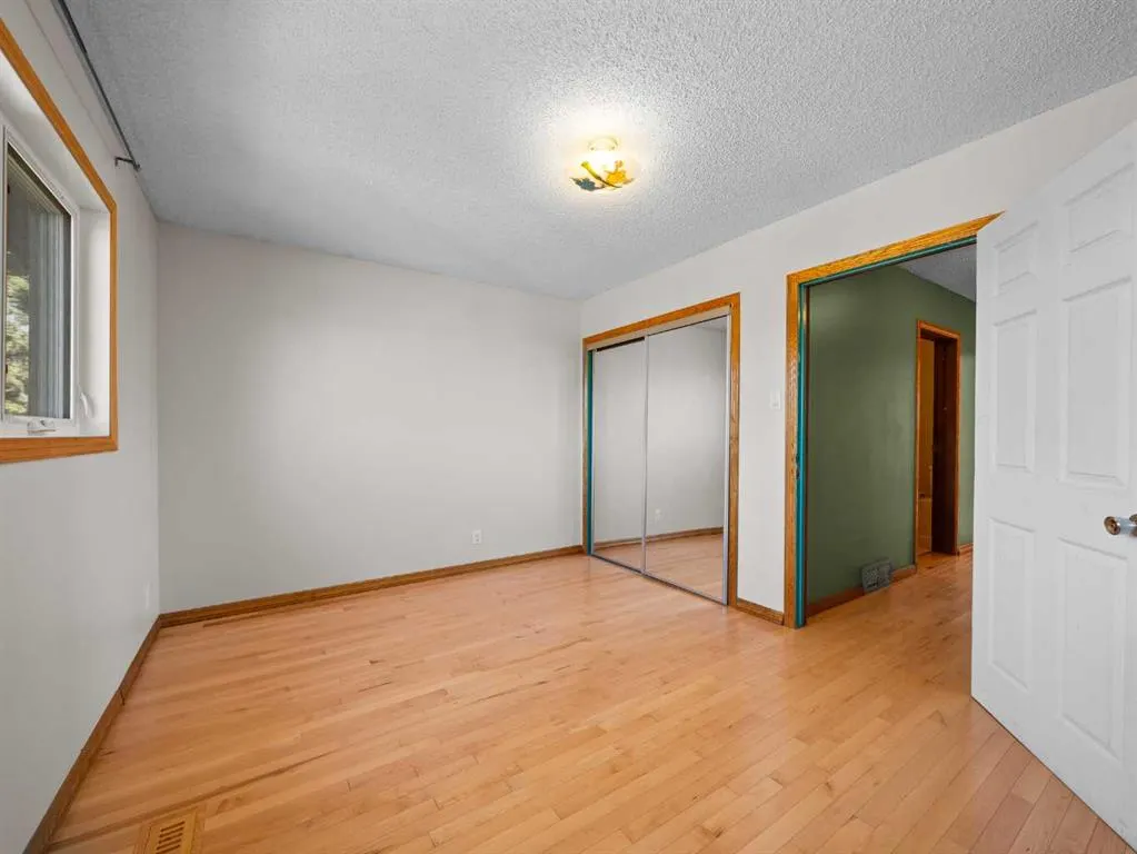 47 Elk Hill SE