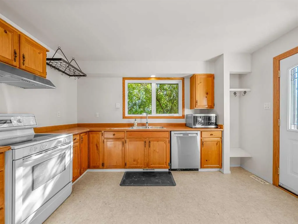 47 Elk Hill SE