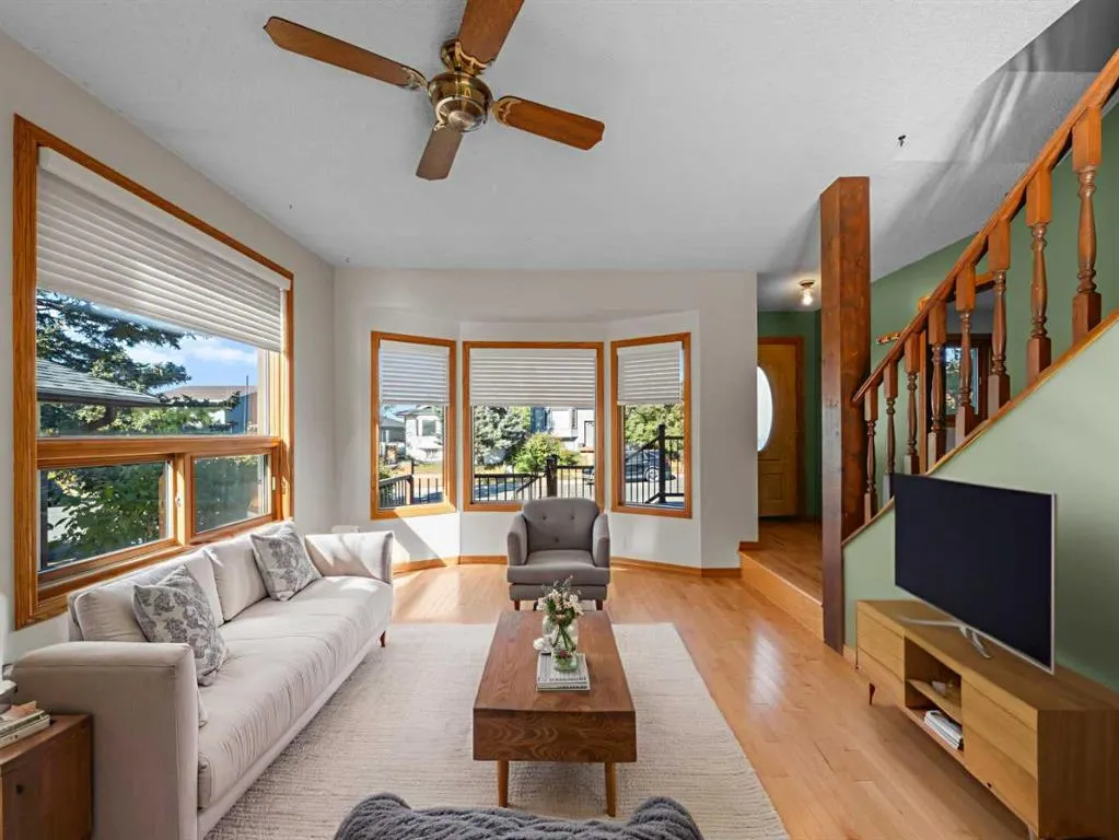 47 Elk Hill SE