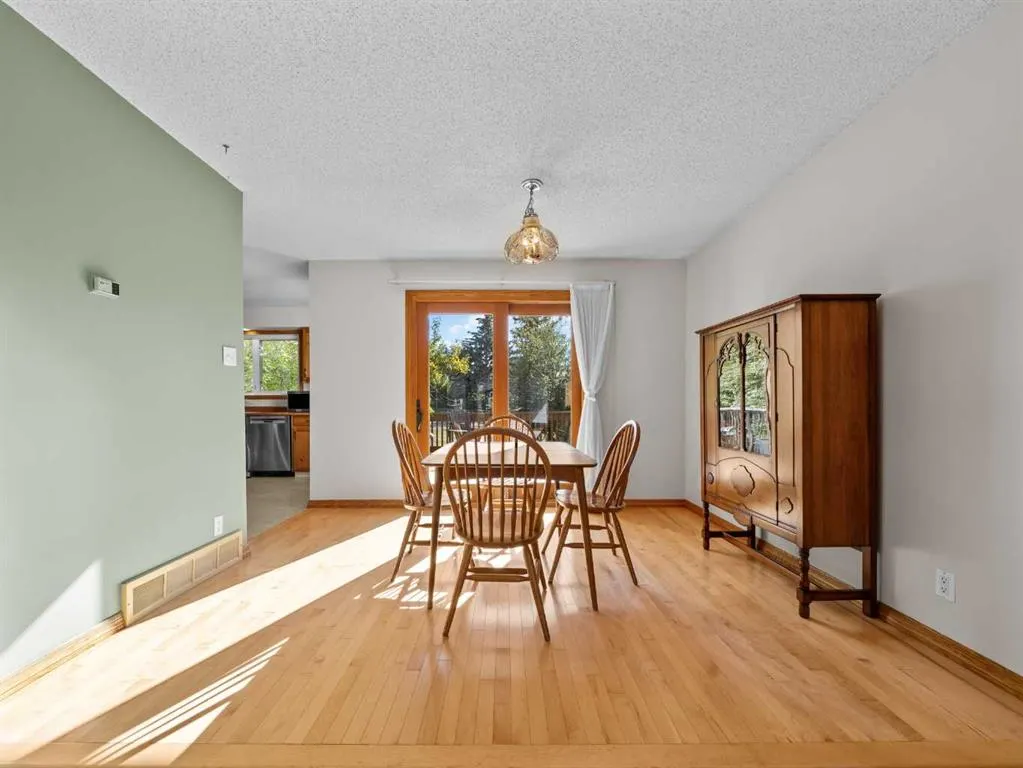47 Elk Hill SE